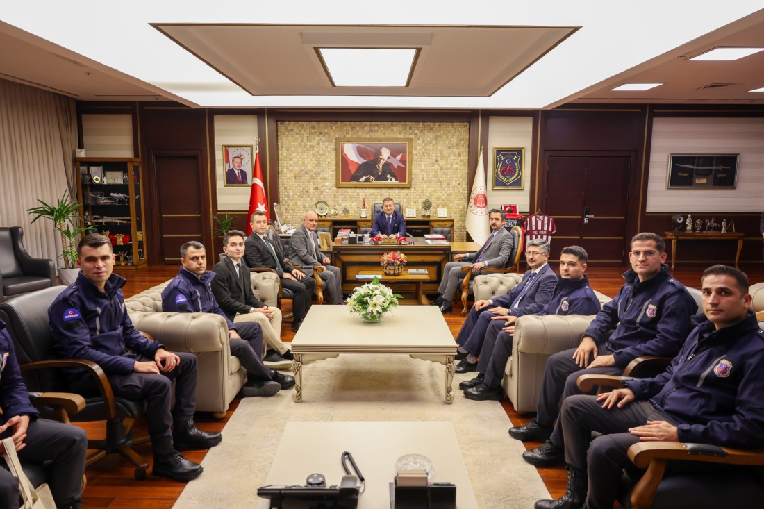 Genel Müdür Enis Yavuz Yıldırım, Şampiyon Takımı Makamında Ağırladı